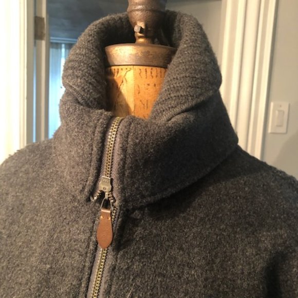 Cape in Merino Wool - Picture 3 of 3